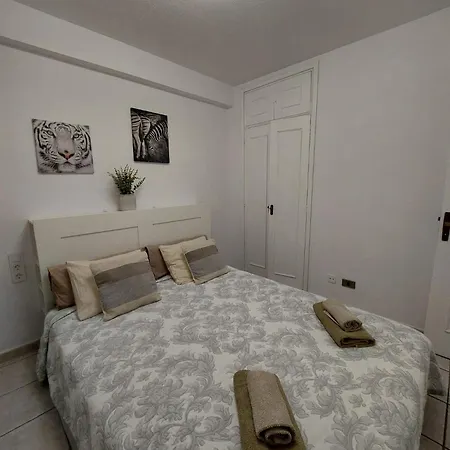 Cozy Apartment, Heated Pool Apartmán *